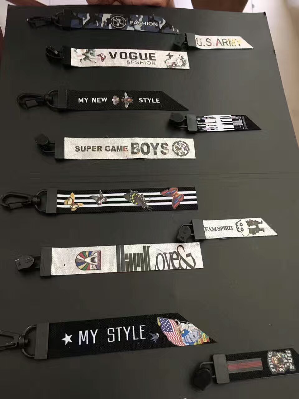 拉头定制服装金属辅料拉链片金属牌子母扣铭牌吊坠生产