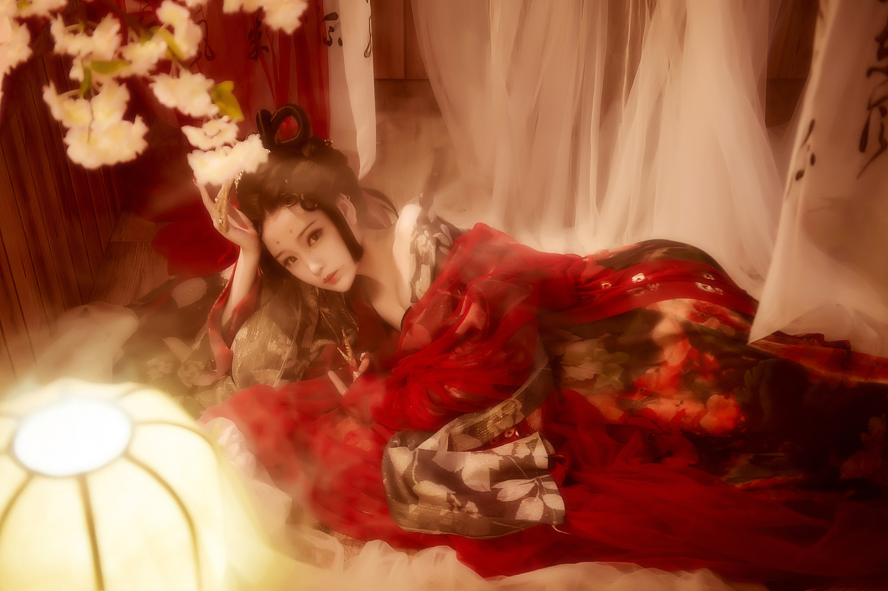 报道金钗坠也,十指露、春笋纤长。 亲曾见,全胜宋玉,想（图ZMTUwNDYzNDA4） - 人像摄影 - 站酷设计师平了个平平平原创素材 - 站酷ZCOOL