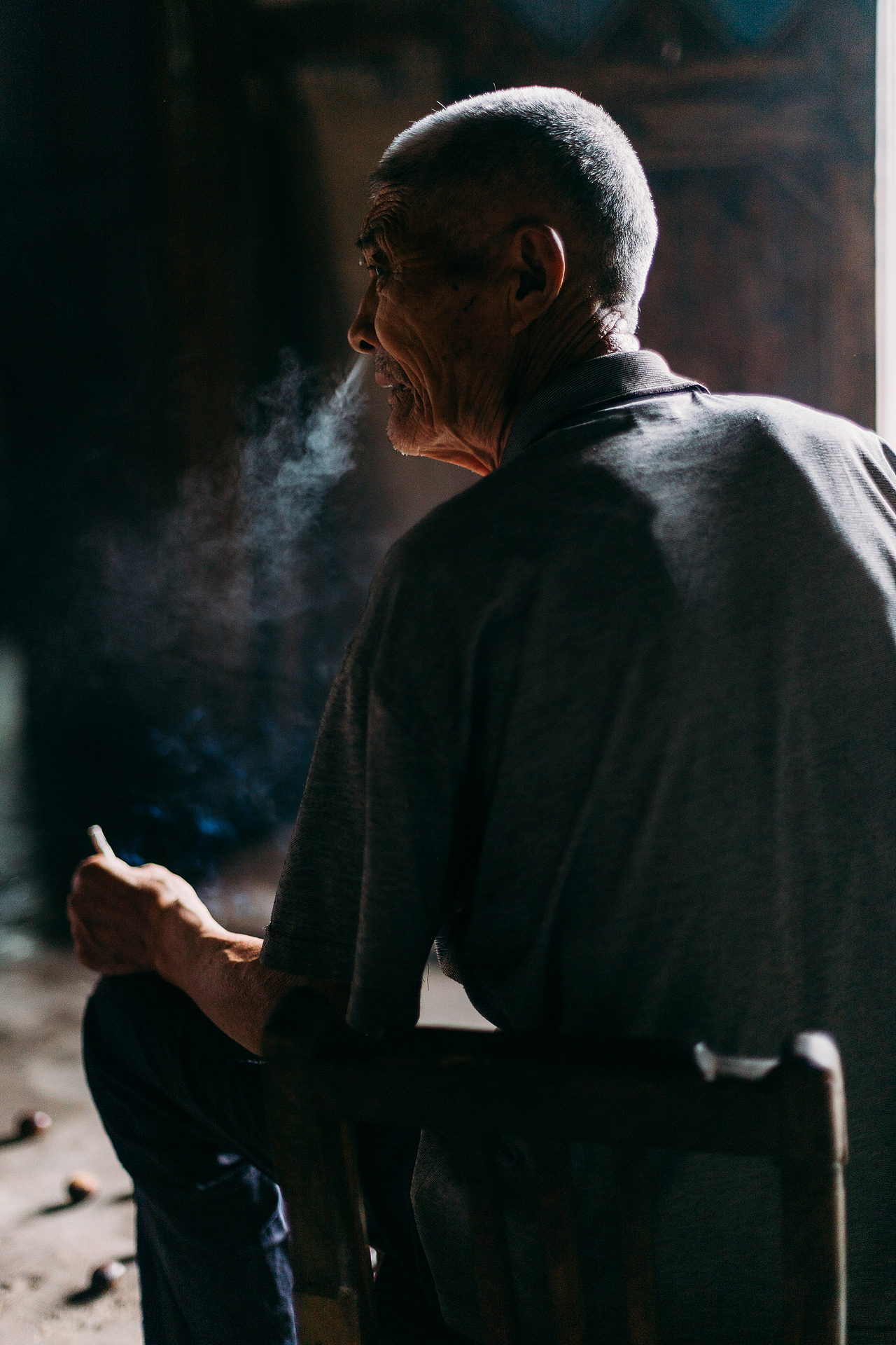 离开之前,爷爷奶奶送我们出门,挥挥手,用上虞话和我告别.