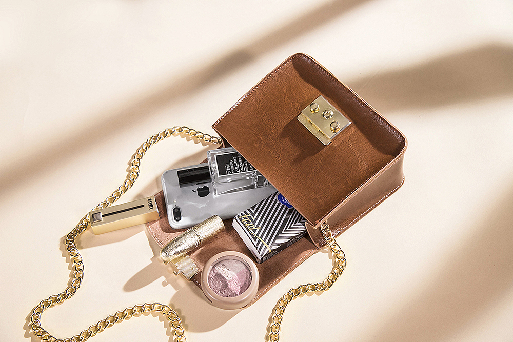 时尚版型,大牌风范,拥有极其精致耀眼的魔力