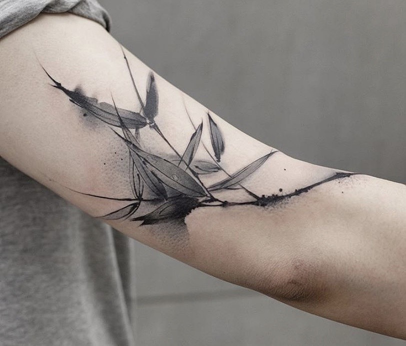 水墨纹身素雅的彩色.浓郁减淡