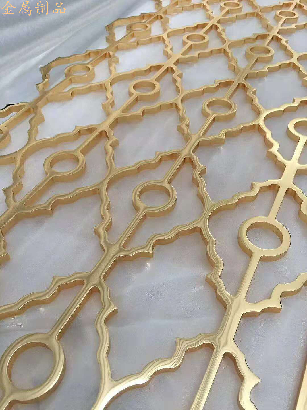 铝板雕刻钛金花格，铝艺镀金花格屏风