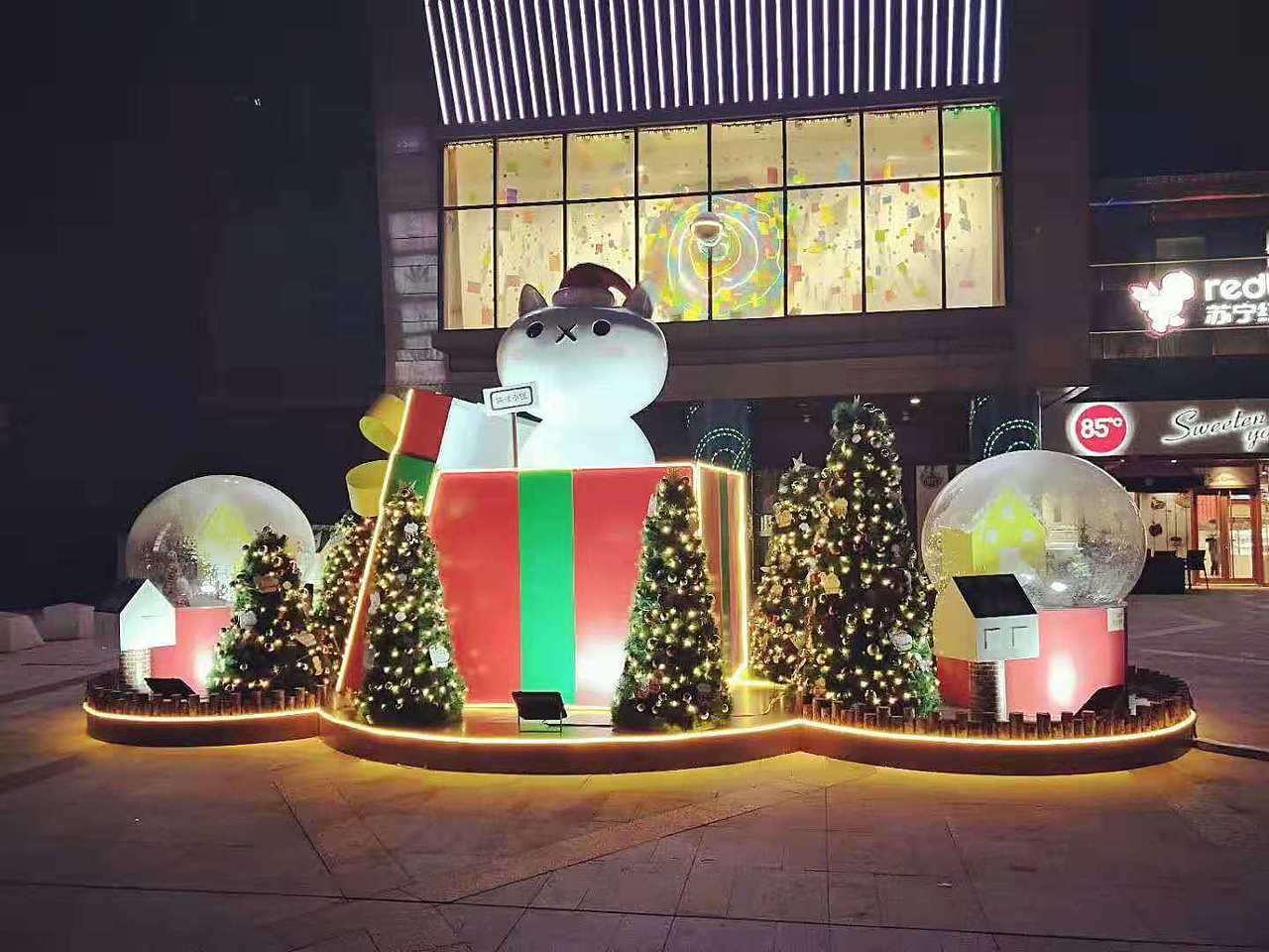 圣诞节日主题玻璃钢小企鹅圣诞老人卡通雕塑商场摆件（图ZMjIzMzkyNjQ0） - 雕塑 - 站酷设计师港粤雕塑艺术厂家原创素材 - 站酷ZCOOL