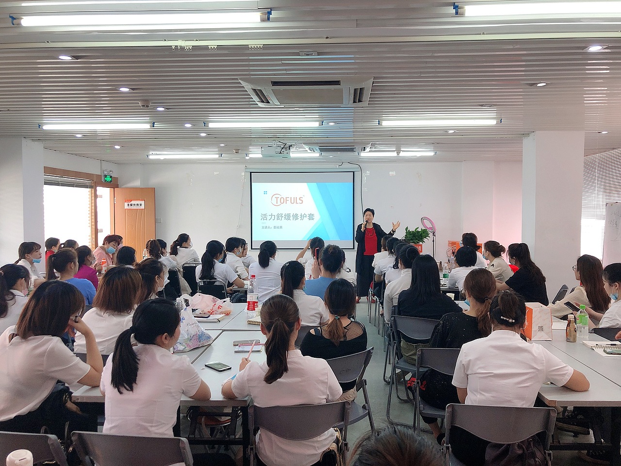 同芙集团-深圳同芙职业技术学院上课实拍