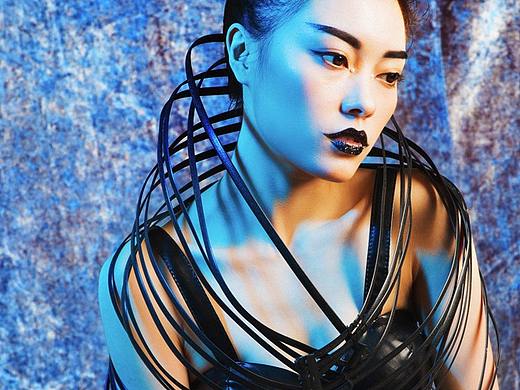 學(xué)員服裝作品《Max》（個(gè)人主頁-ZMjQ4OTQwMTI=） - 人像攝影 - 站酷設(shè)計(jì)師粵港芭莎美業(yè)集團(tuán)原創(chuàng)素材 - 站酷ZCOOL