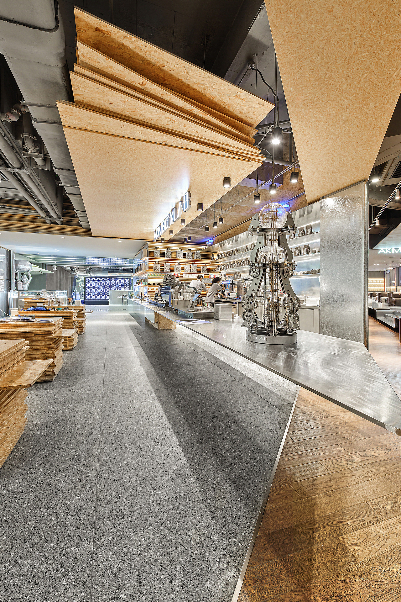 满足咖啡制作上下水机械功能及超强承重能力,却呈现出超薄的“反重力”视觉效果