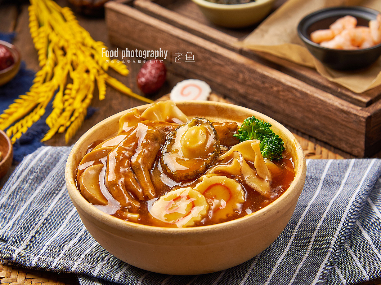 一组轻奢外卖鲍鱼捞饭