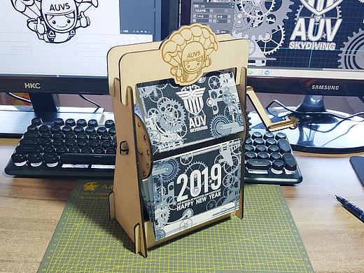 AUVS国际跳伞学校定制台历