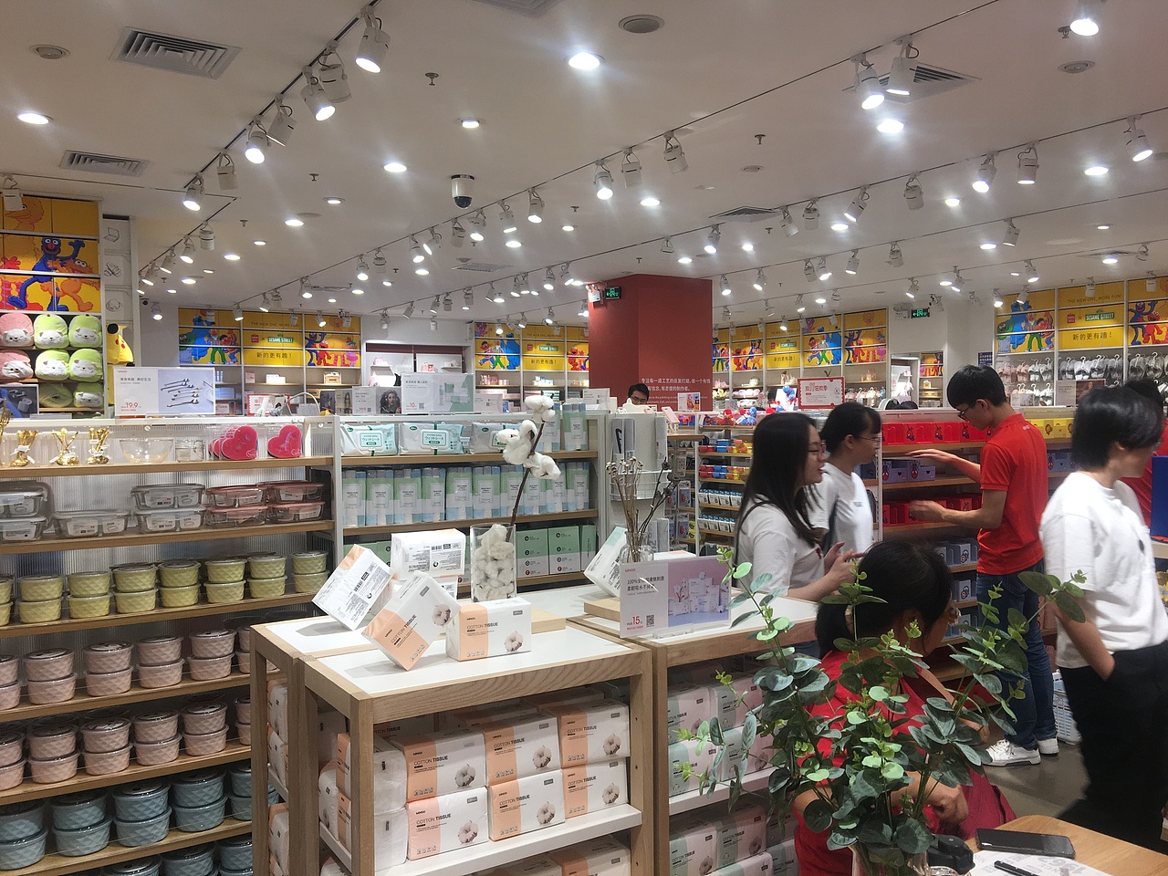 三步打造饰品店精品店名创店关键买对展示货架