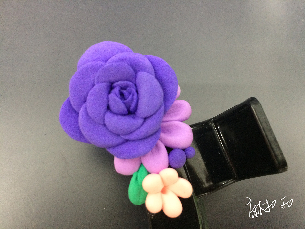 反复重叠包裹就是这样了,一个香喷喷的山茶花粗来了,其实我也不知道山茶花香不香
(●´艸`)