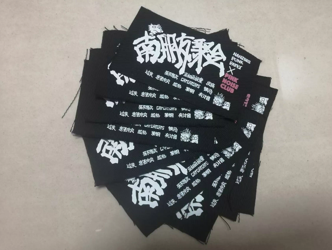 朋克乐队拼盘演出现场插画海报