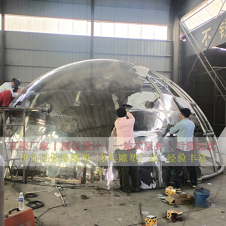 大圆球雕塑更是城市产业文化的物质载体