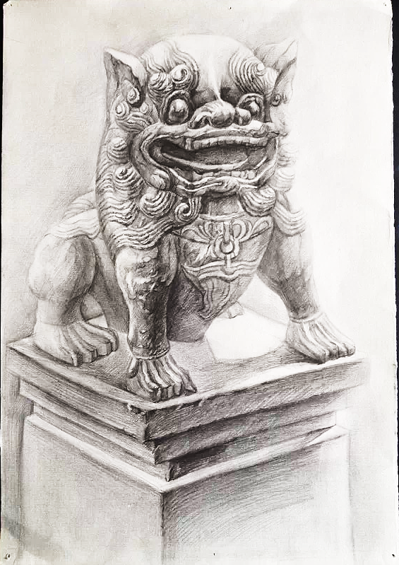 公园里七孔桥上的石狮子,每当走过这里,总会用手摸摸它,原本粗糙的