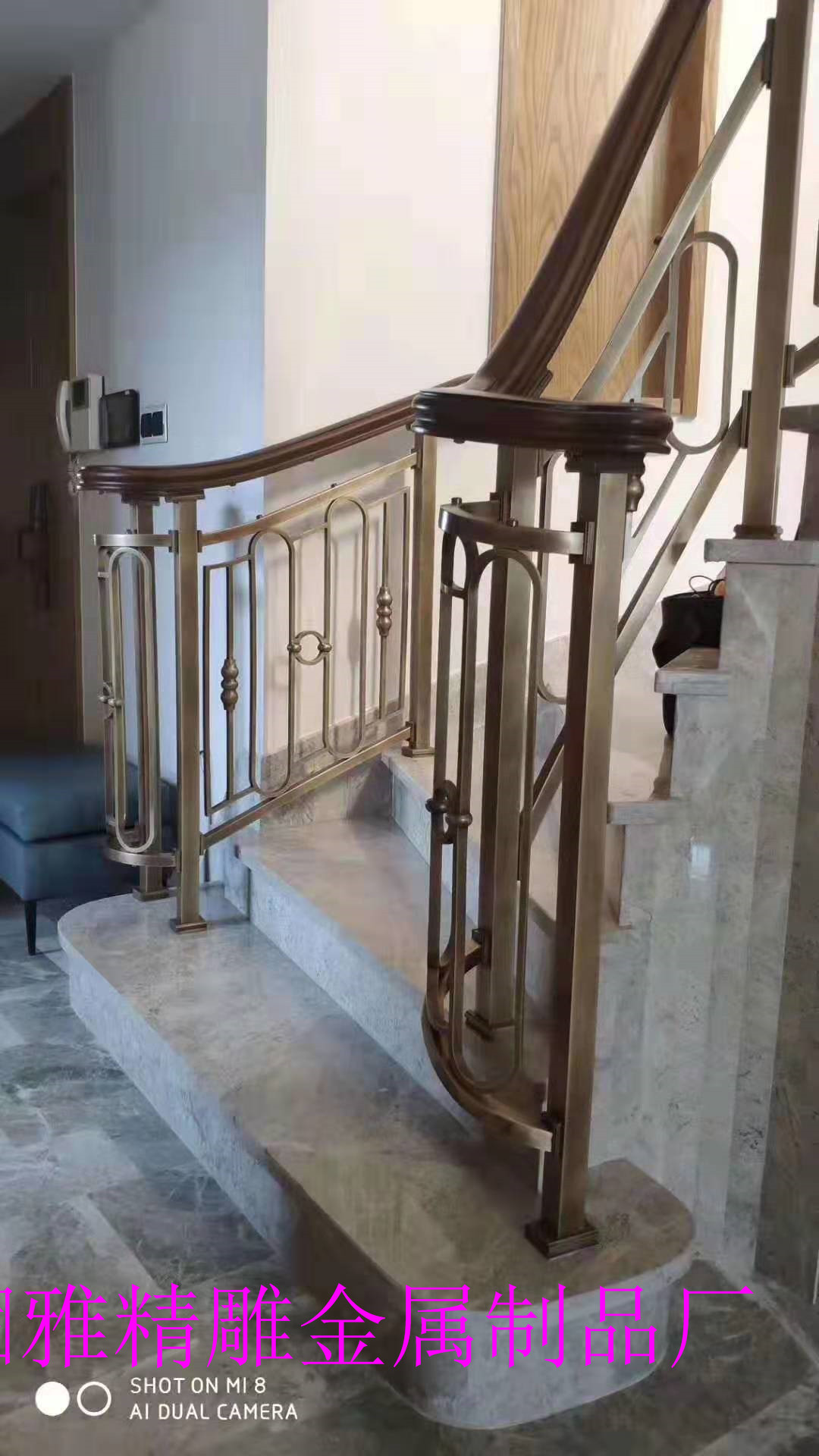古铜色铝雕镂空楼梯护栏
