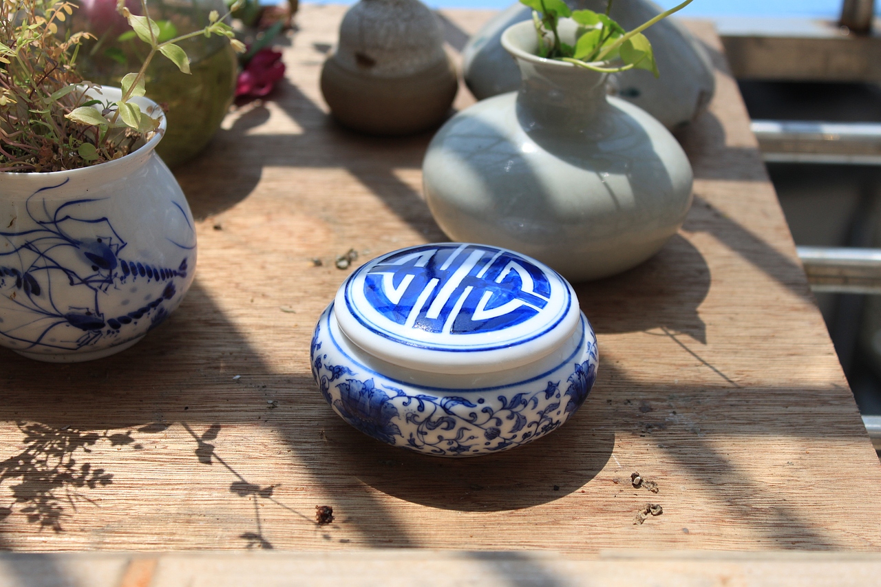 原创手绘青花陶瓷茶叶罐———《八宝》《缠枝莲》