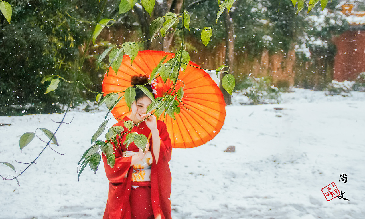 初雪の中でほほえんだ少女（图ZMTQyMDk1NDY0） - 人像摄影 - 站酷设计师秋月半弯原创素材 - 站酷ZCOOL