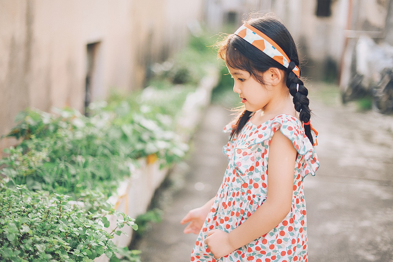 港风小可爱（图ZMjY5NTc1ODMy） - 人像摄影 - 站酷设计师简曦_Y2原创素材 - 站酷ZCOOL