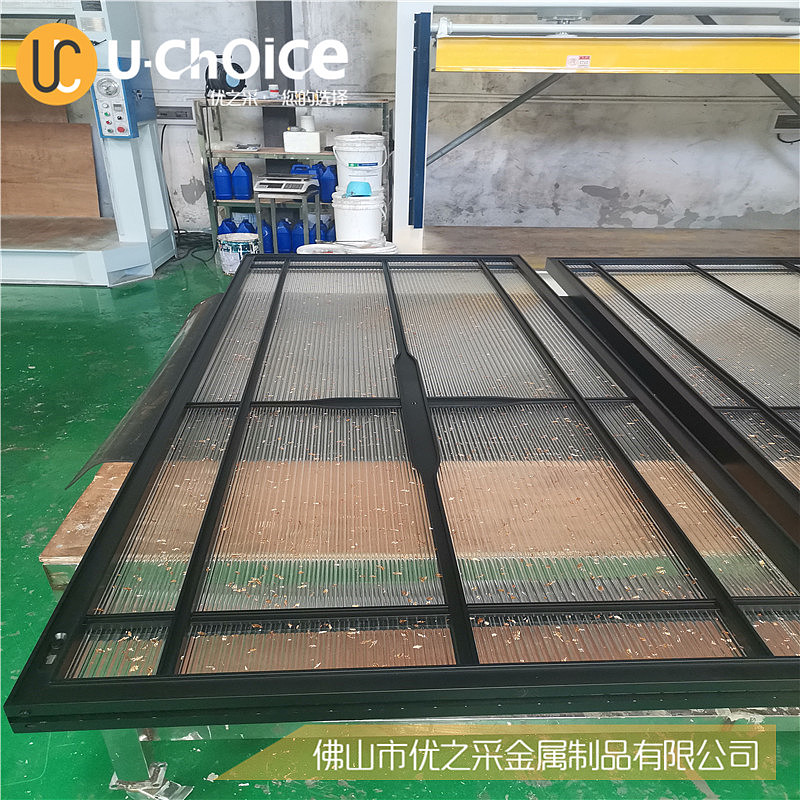 不锈钢屏风，黑色边框加夹金玻璃（图ZMjE5NzQ3Nzg4） - 生活用品 - 站酷设计师佛山优之采原创素材 - 站酷ZCOOL