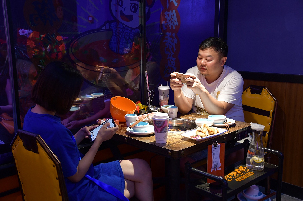 阿味大虾火锅连锁餐饮旗舰店实景拍摄 - 连锁加盟品牌