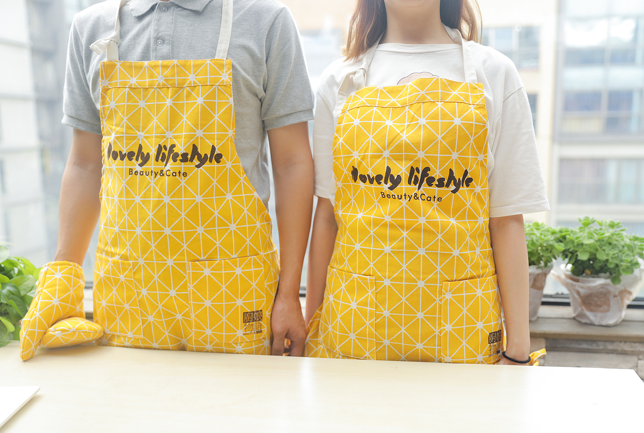 厨娘物语围裙手套设计（图ZOTcwODAzMzY=） - 生活用品 - 站酷设计师egchain原创素材 - 站酷ZCOOL