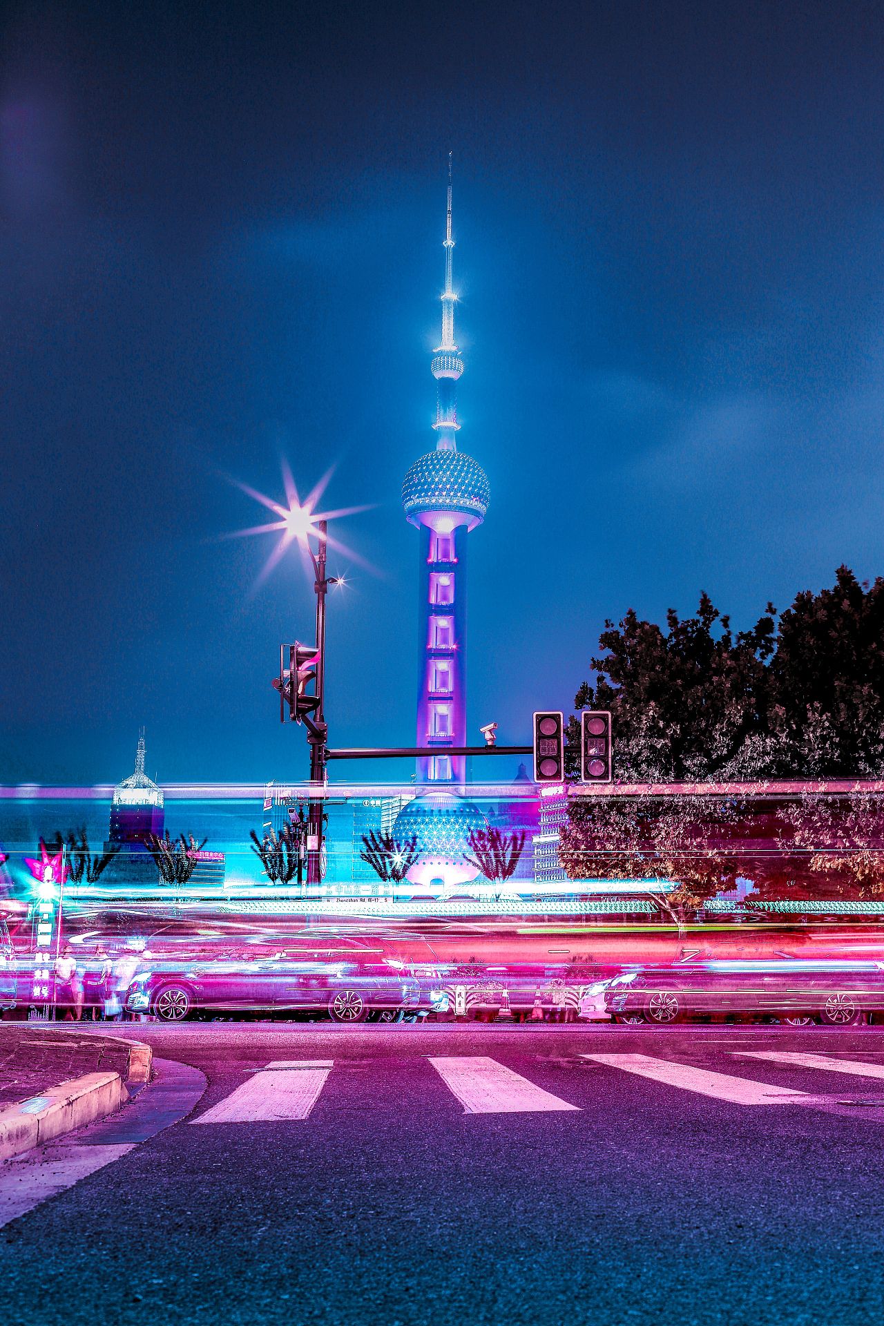 【携程攻略】上海东方明珠景点,“东方明珠”——矗立于上海浦东陆家嘴黄浦江畔，是中国改革开放浦东…