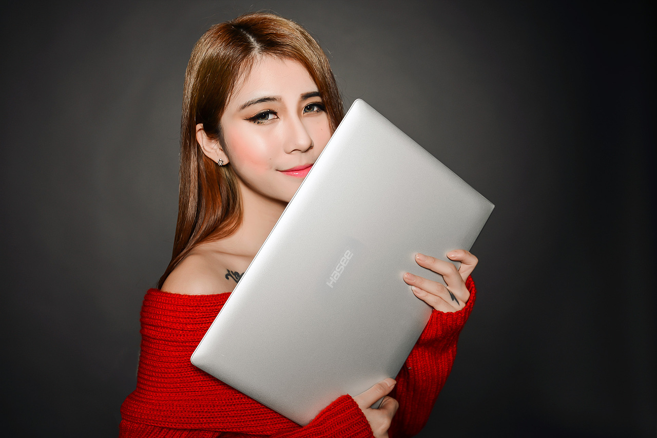 神州笔记本美女棚拍