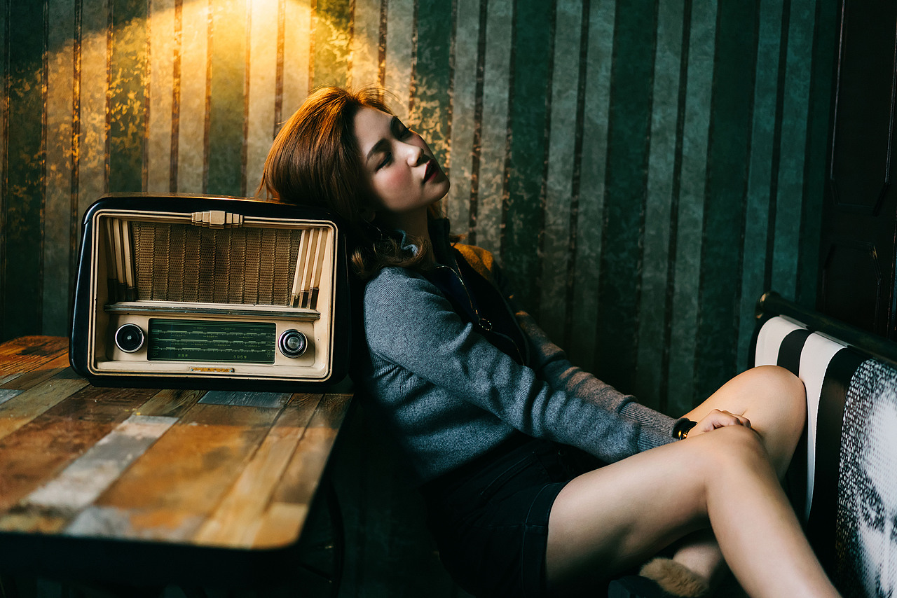 咖啡厅室内复古人像写真（图ZMTMxMDk3NDY0） - 人像摄影 - 站酷设计师Chotsins原创素材 - 站酷ZCOOL