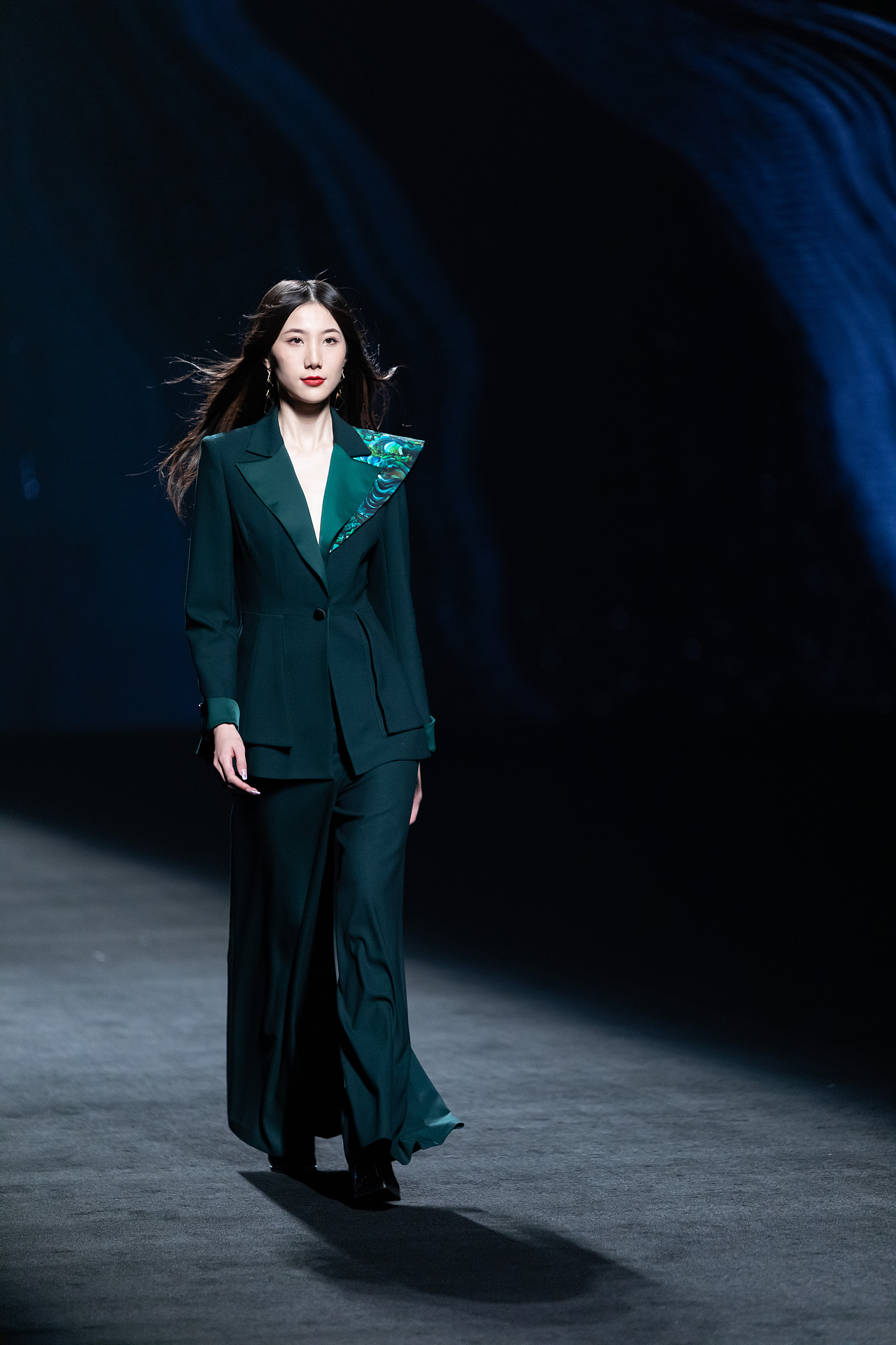 2021广东时装周：若水I NUI CHOICE 女哲.彭佩宜（图ZMjc2NjY5MDQ0） - 时尚/艺术摄影 - 站酷设计师小S视觉原创素材 - 站酷ZCOOL