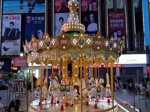 纯真美好豪华旋转木马