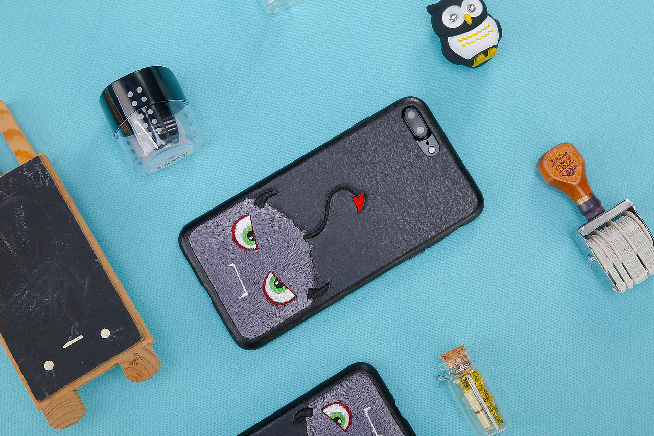 小恶魔刺绣手机壳