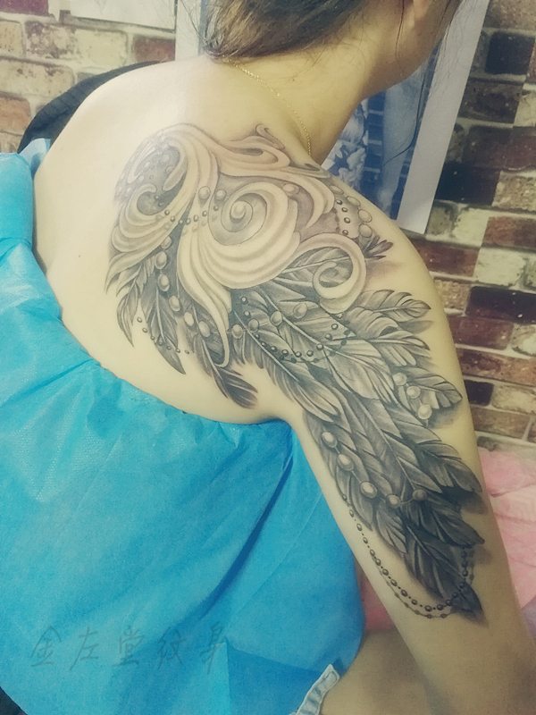 后背翅膀纹身金左堂纹身猫咪身 河南纹身