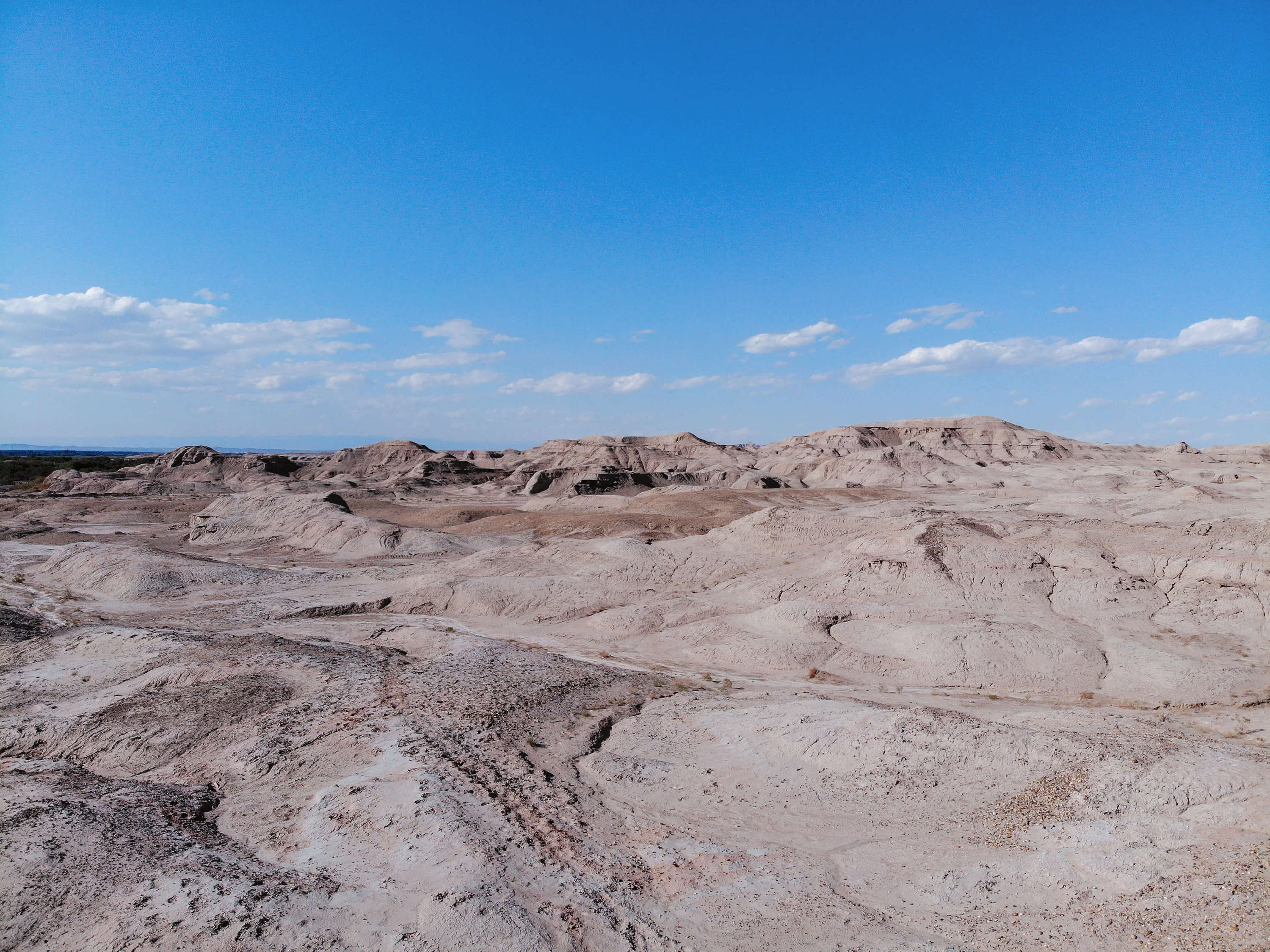 路过荒原和雪山
