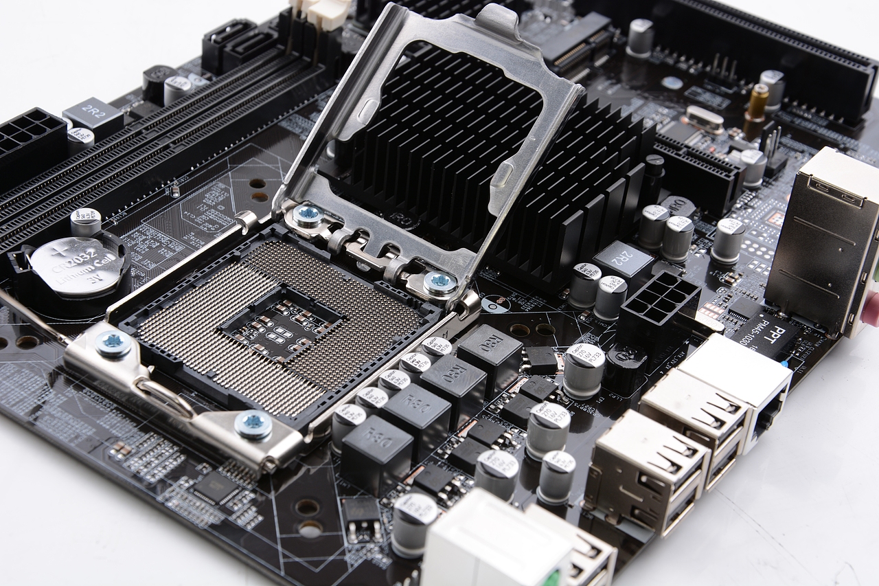 电脑配件显卡主板拍摄小光圈长曝光拍摄