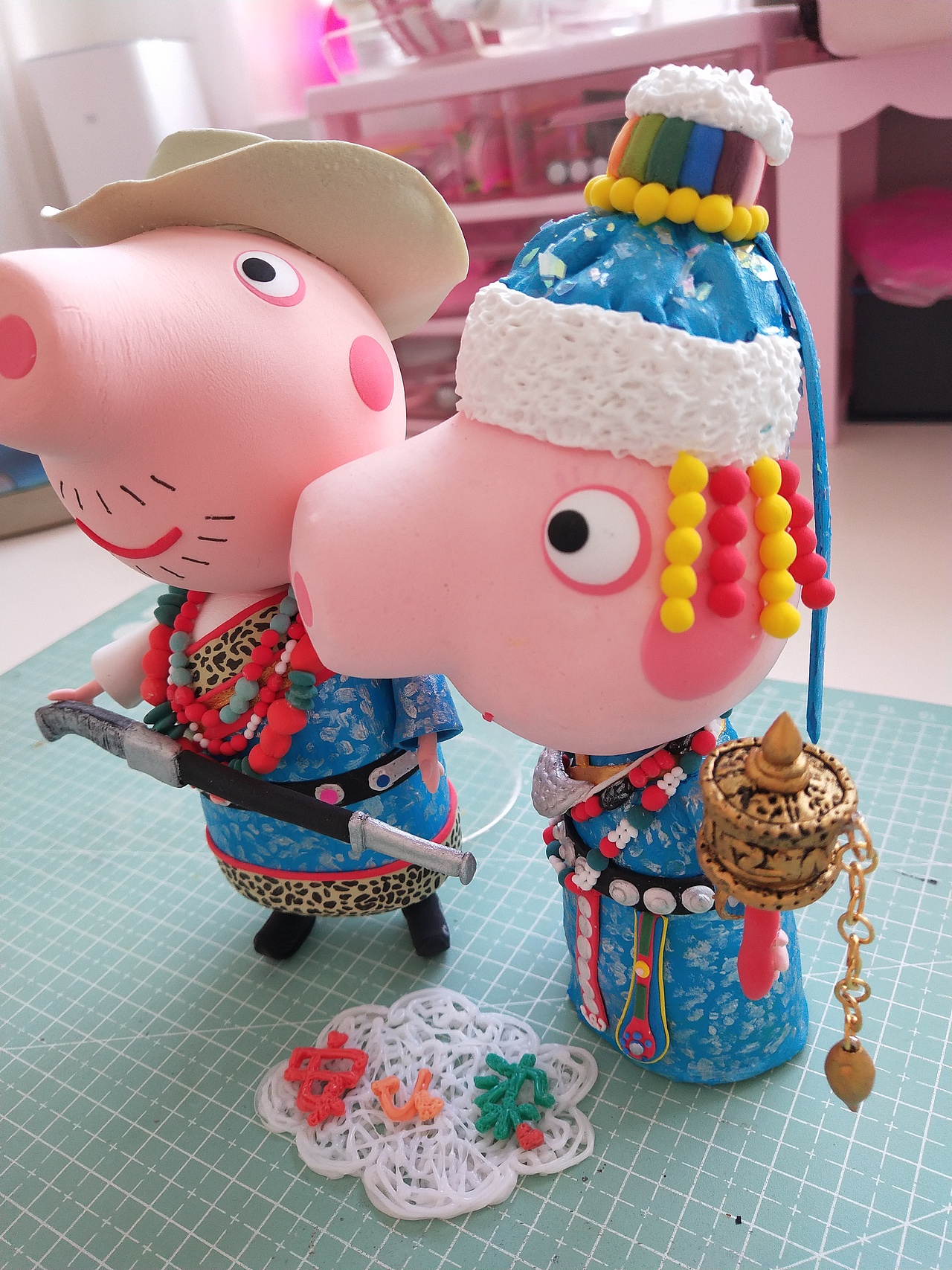 小猪佩奇藏族版定制（图ZMTQzOTg0MDE2） - 工艺品设计 - 站酷设计师安小染手作原创素材 - 站酷ZCOOL