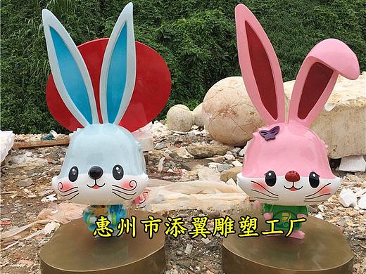 玻璃钢十二生肖卡通兔子公仔雕塑将公园点缀得花枝招展