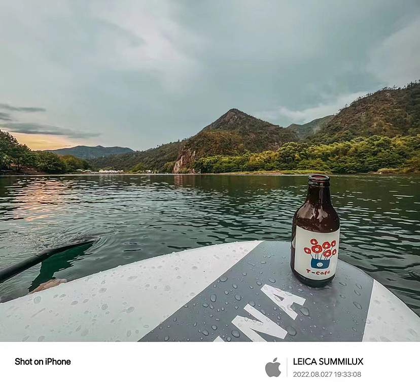 咖啡店酒瓶贴纸插画设计