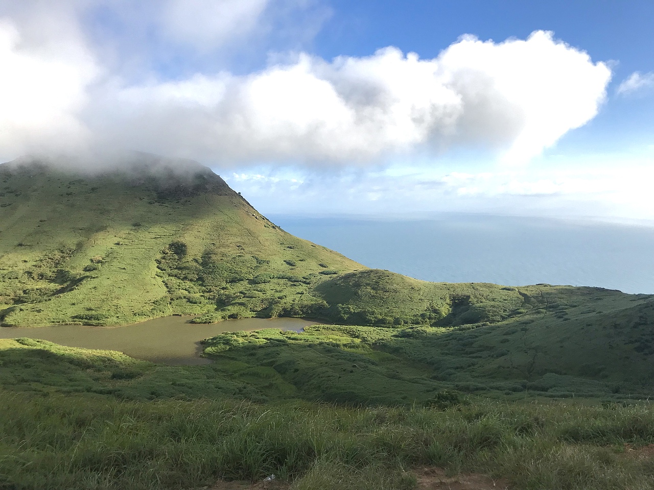 云边有个小卖部