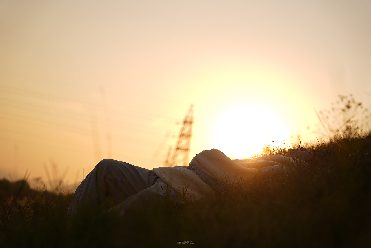夕阳会落在你的身上,你也会快乐一场。