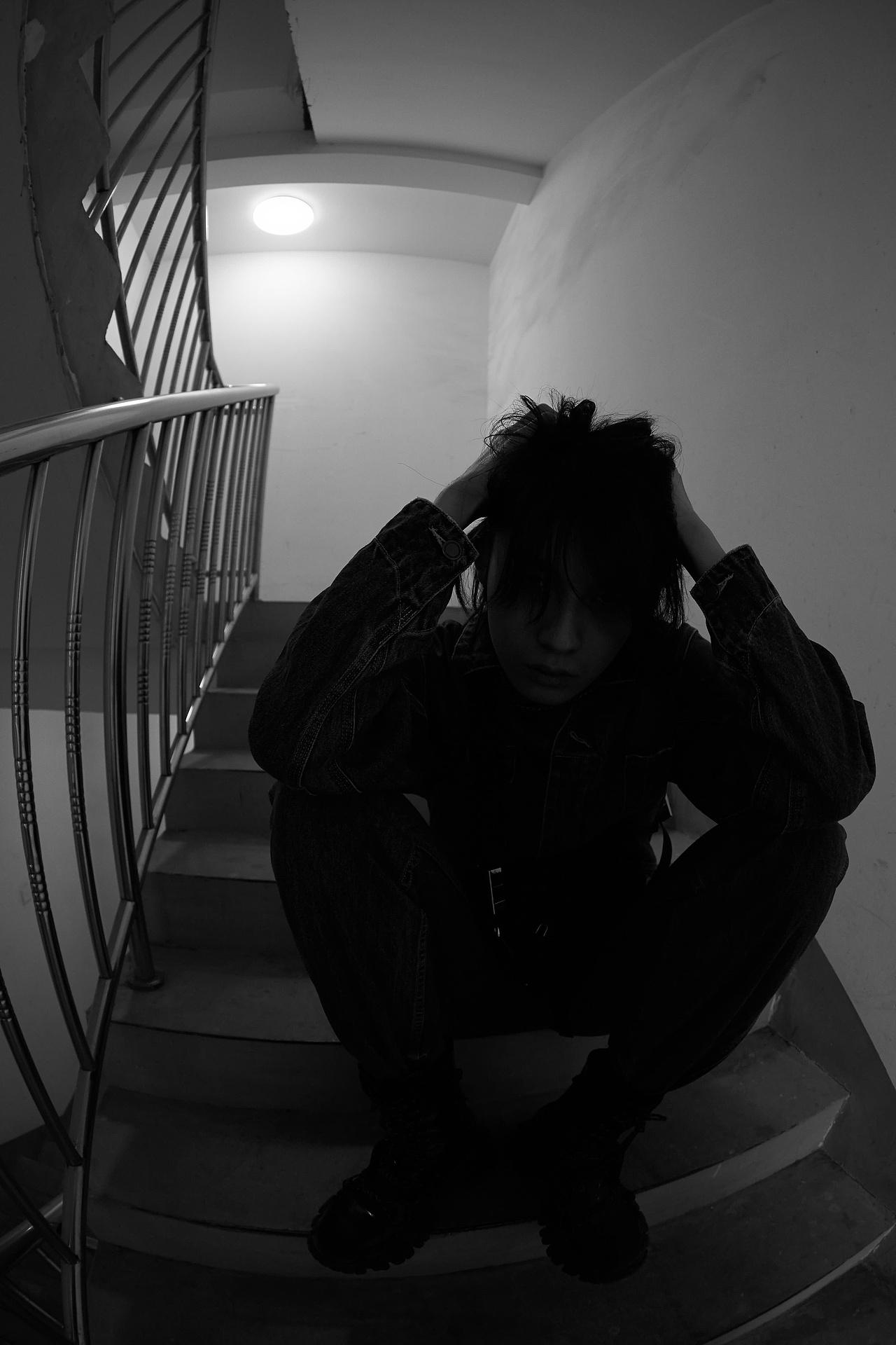 囚笼（图ZMjUzNzI0NTky） - 人像摄影 - 站酷设计师摄影师ZHANG原创素材 - 站酷ZCOOL