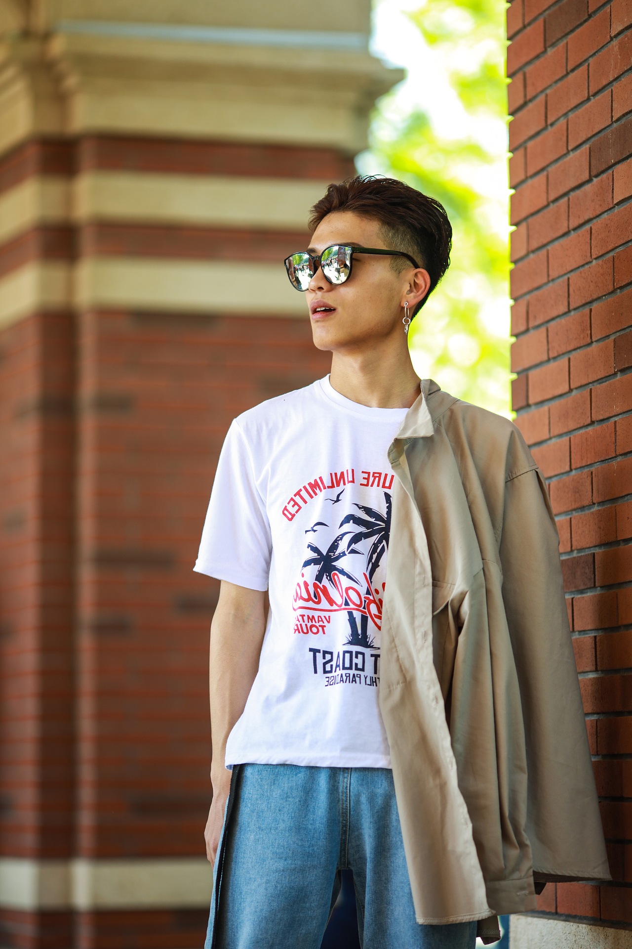 摄影天津人像 芦苇街道墨镜男