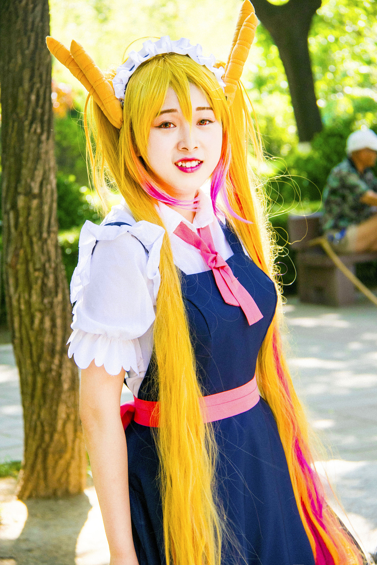 济南萌妹子户外cosplay龙女仆装