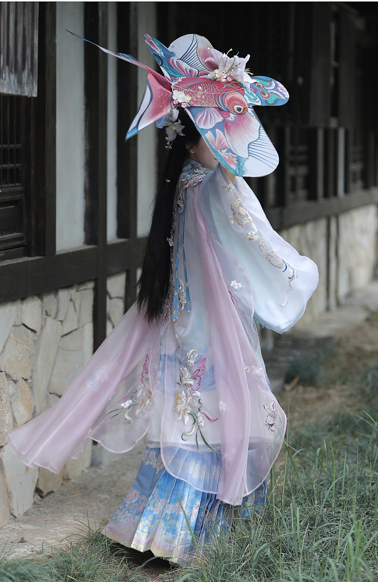 汉服设计｜23年国风大典走秀款 琉璃百合 明制马面裙（图ZMzU3OTgwNjEy） - 传统/民族服饰 - 站酷设计师一斤的汉服世界原创素材 - 站酷ZCOOL