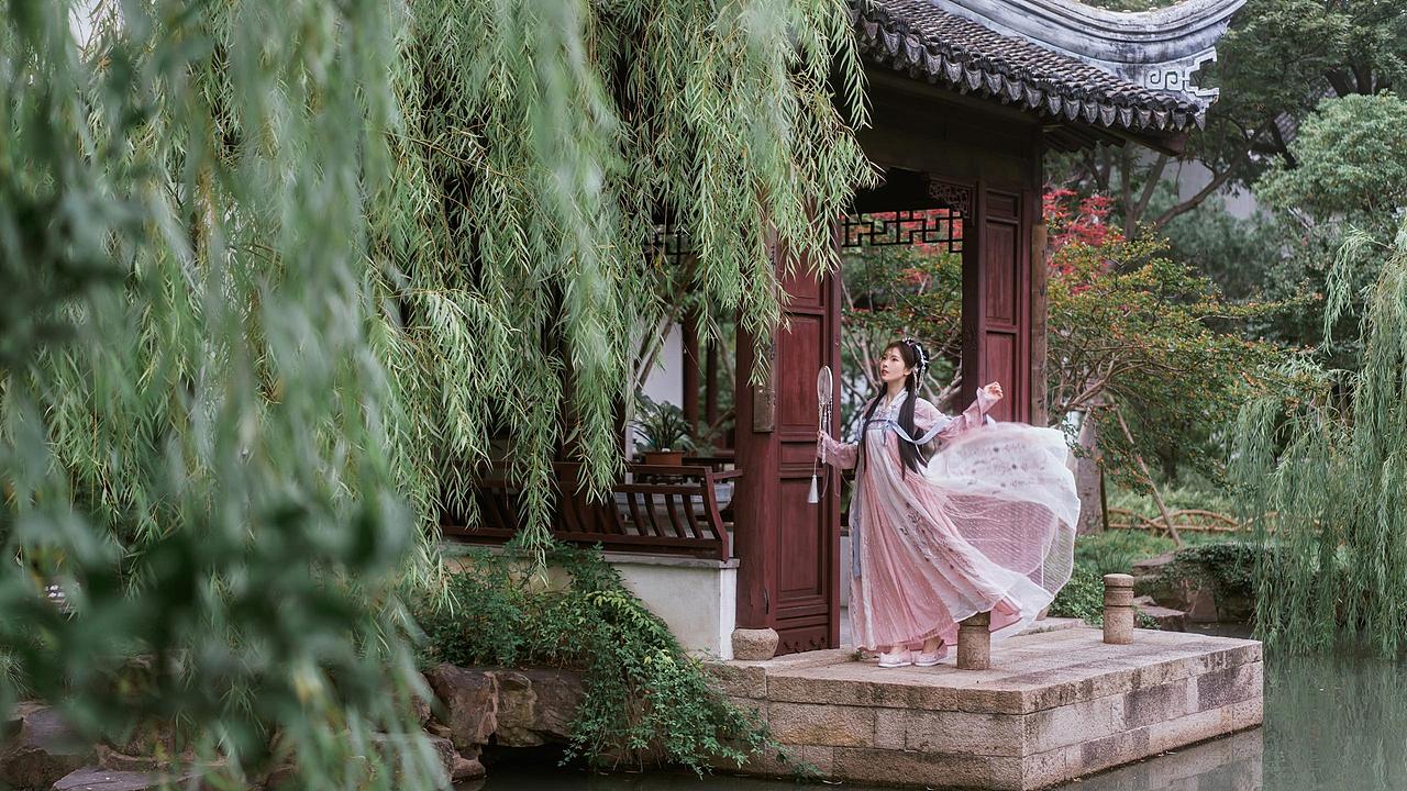 娇嫩美女古韵汉服唯美动人户外写真
