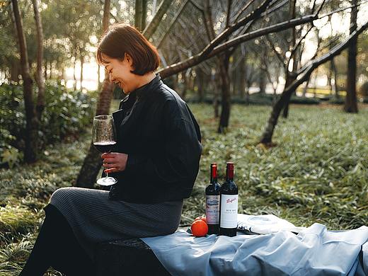 红酒类人像外景拍摄