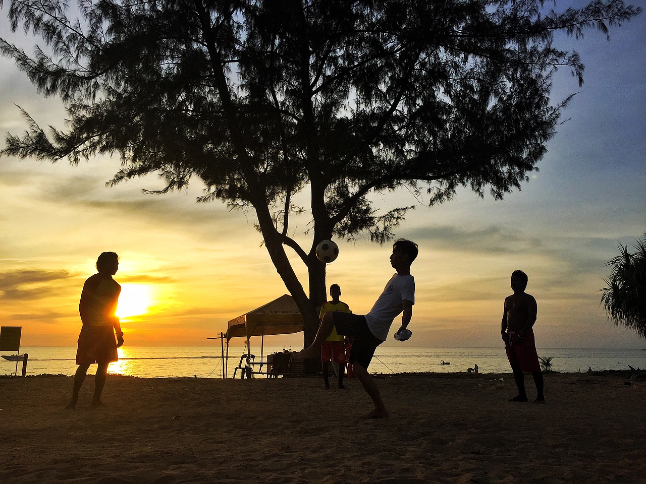 《 泰国 | 卡伦海滩 》浪漫&休闲的夕阳下