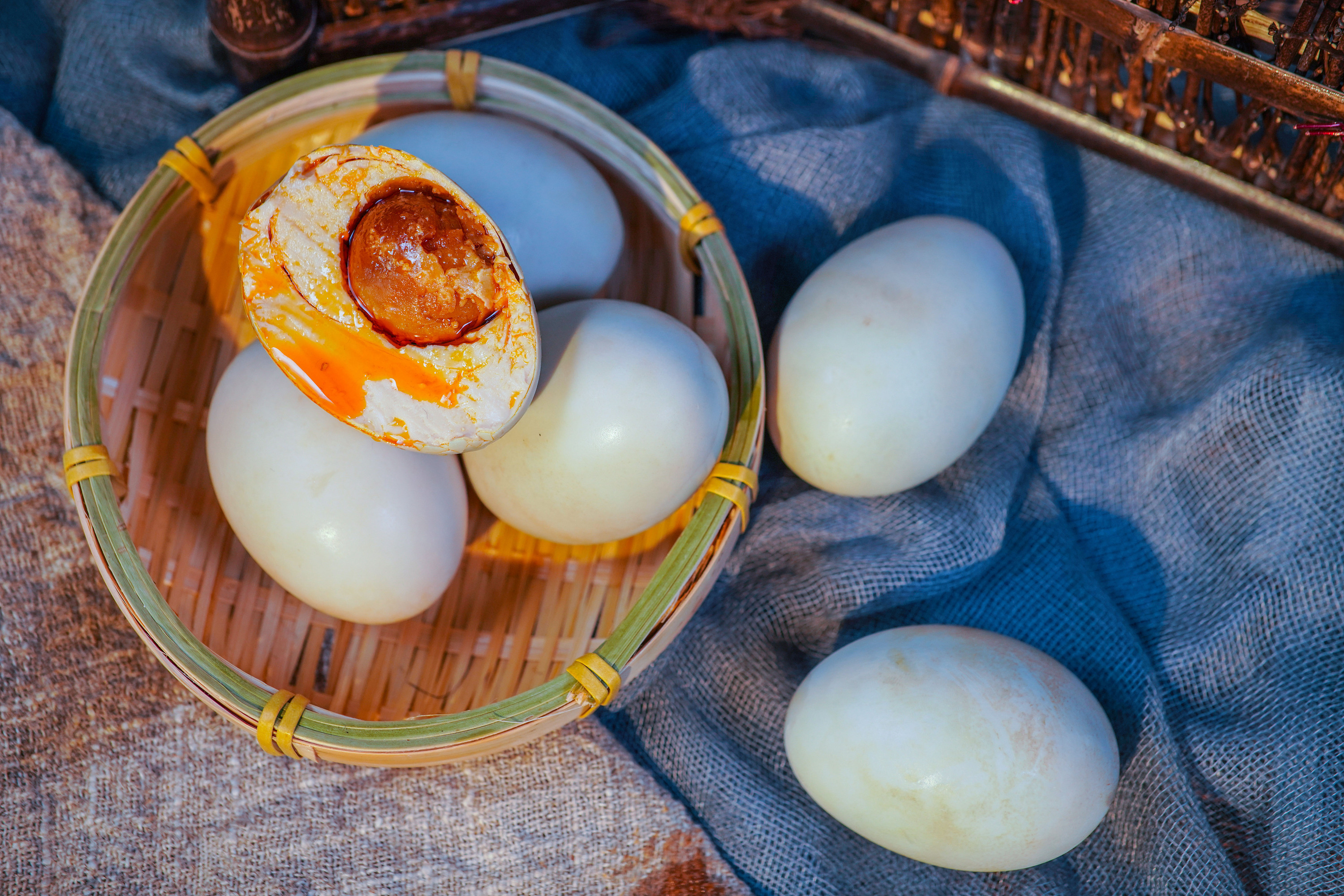 青椒炒海鸭蛋怎么做_青椒炒海鸭蛋的做法_背包旅行的小兔子_豆果美食