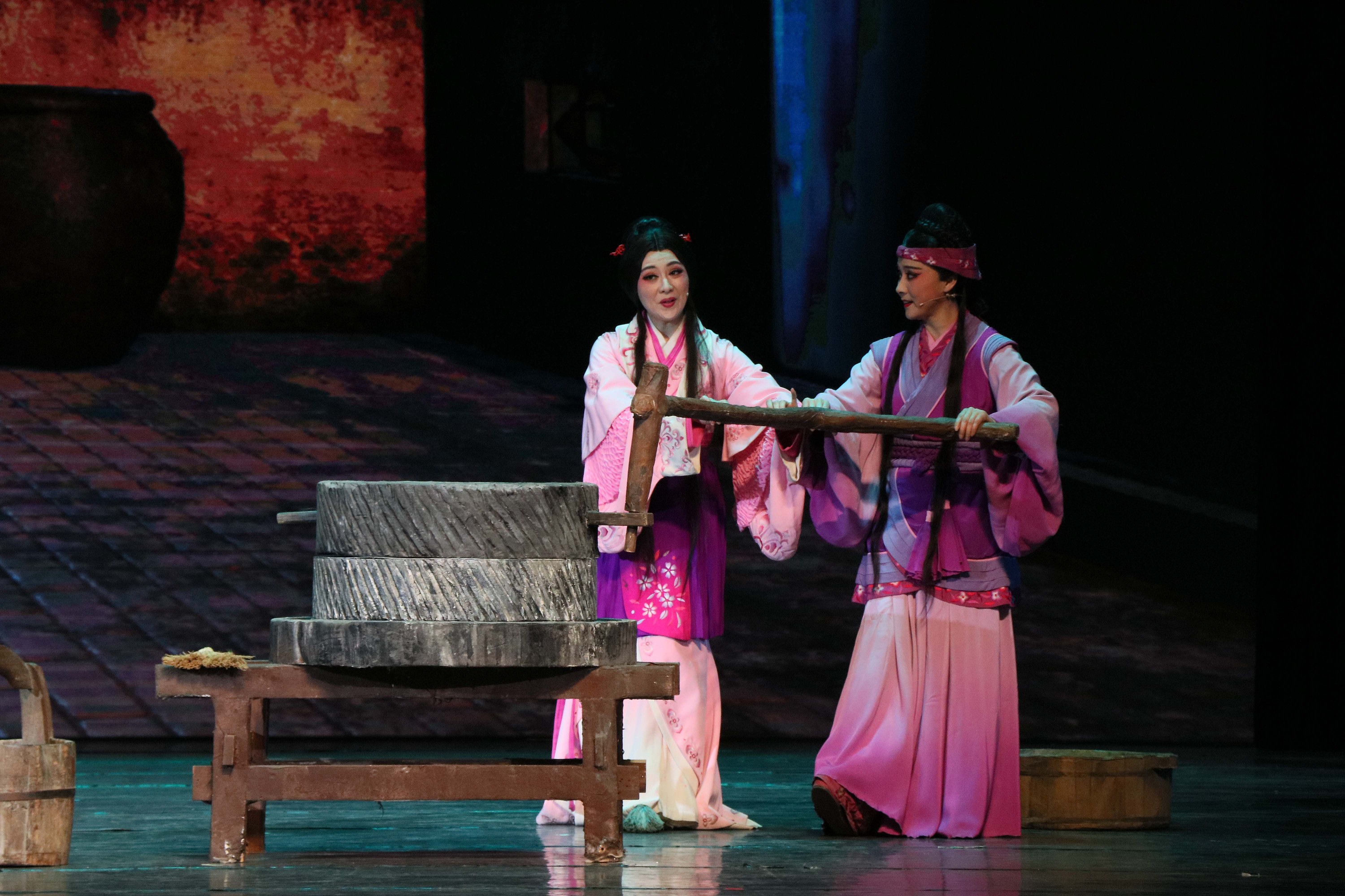 黄梅戏《小乔初嫁》舞台剧照