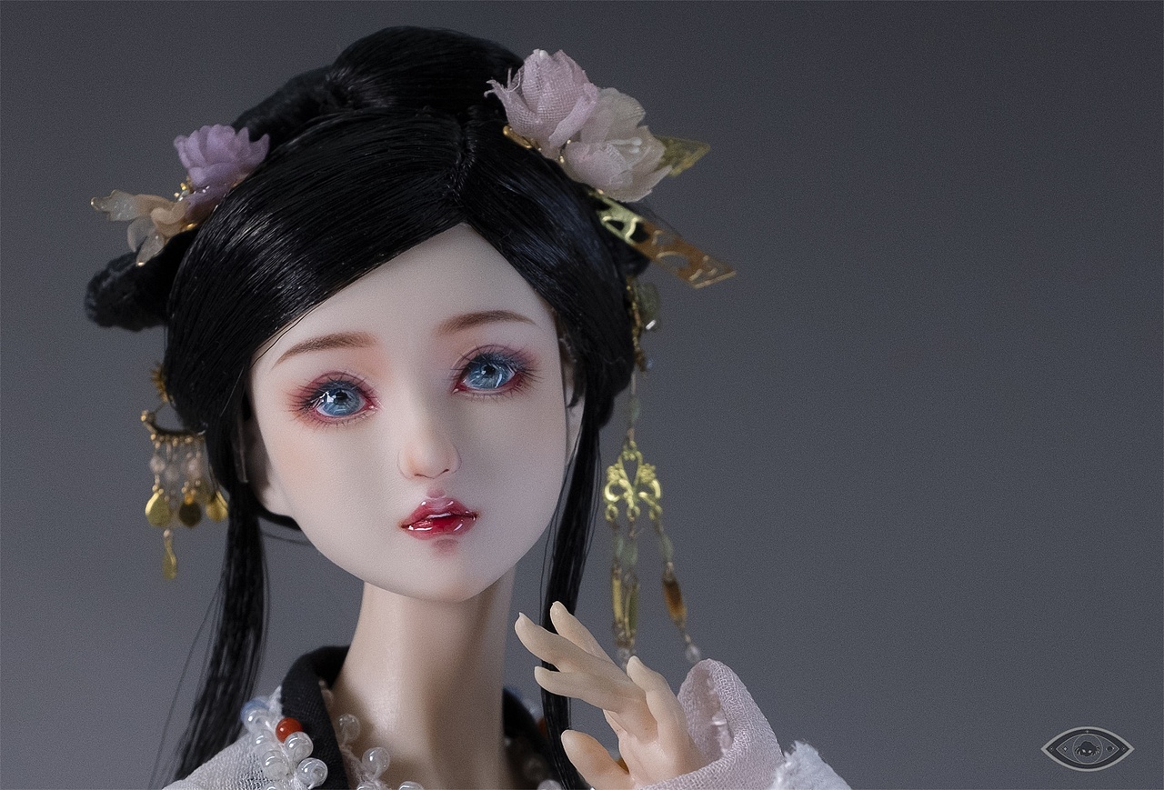 「睹尔DOOARE合作成品--谷雨」
妆师:龙龙龙<br>服装师:冬梨<br>发型&首饰师:范范<br>提灯道具:曼的清