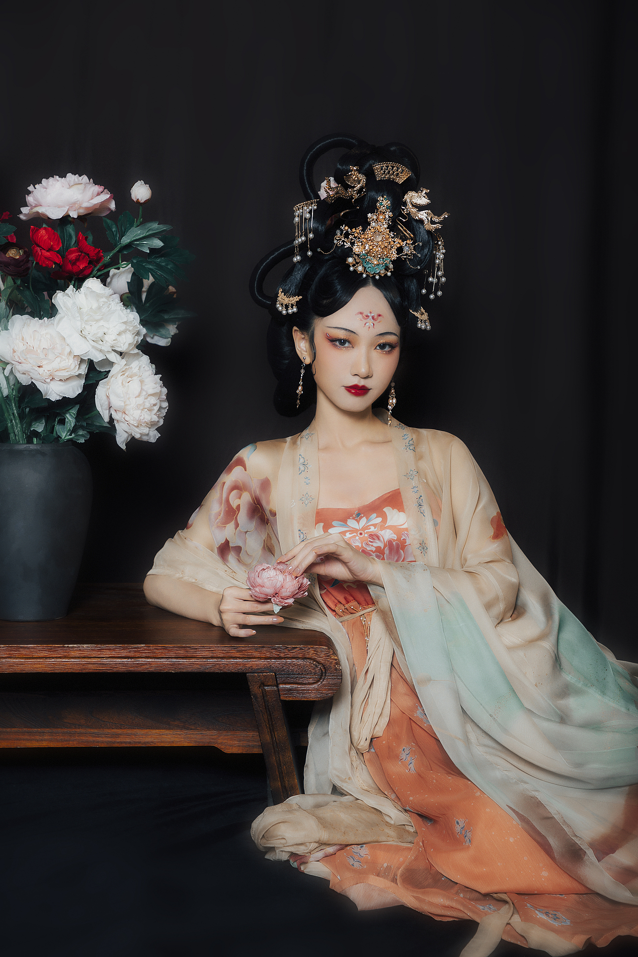 花开花落花相似，人来人往人不同。