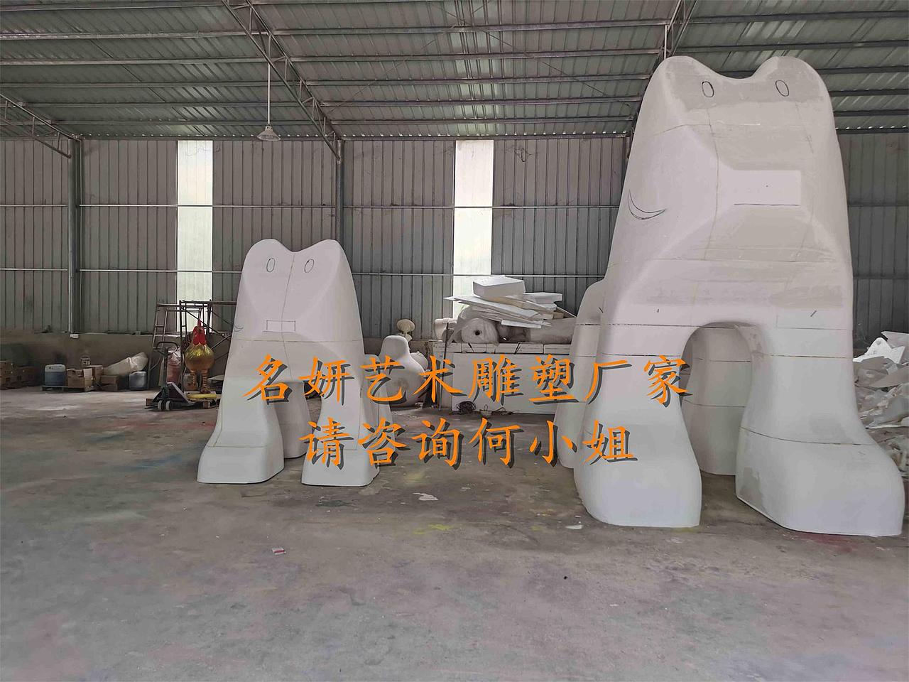 城市慢时光景区装饰摆设大型玻璃钢抽象小马造型雕像